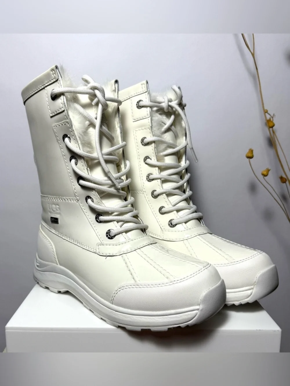 UGG Adirondack lll Patent Boot in All White Lace-Up Winter Ankle Boots | Size 6